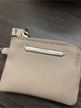 Steve Madden Pebbled Beige Zip Key & Card Pouch (NWOT)